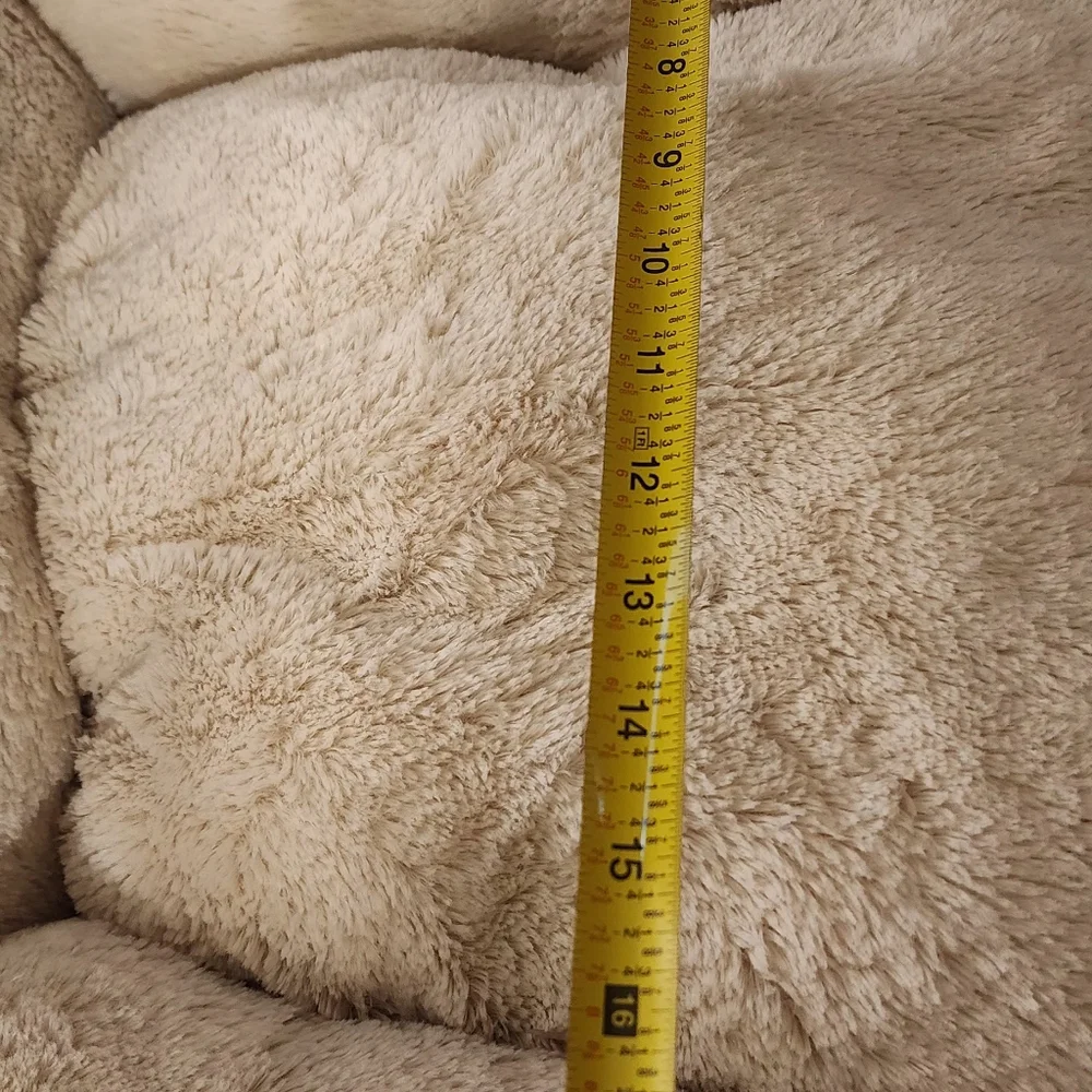 Vibrant Life Cream Pet Bed